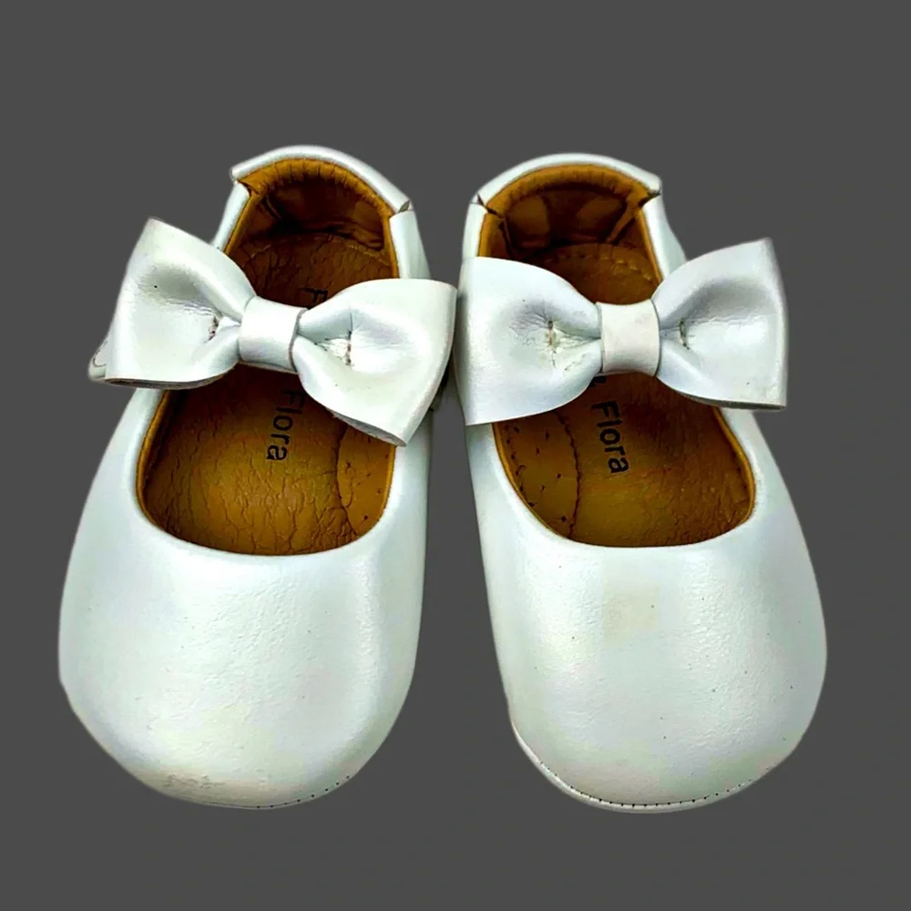 Felix & Flora Infant White “ Bear Mall”Mary Janes Size 3.5 (130)